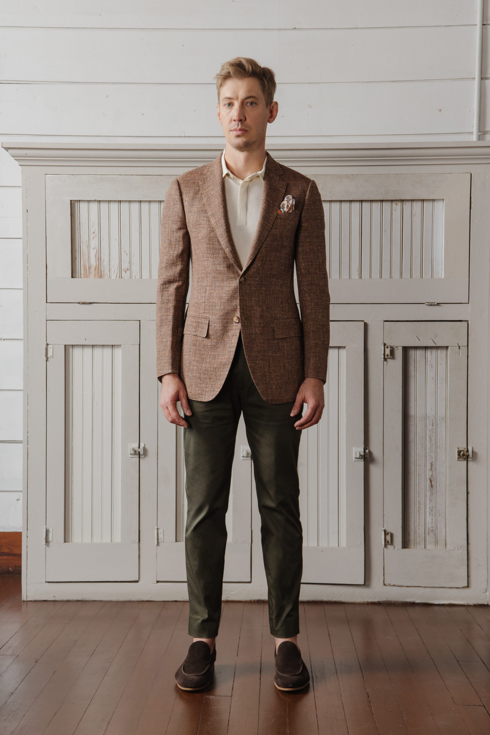 http://harperandjones.com/wp-content/uploads/2022/02/Scabal-Multi-Brown-Sportcoat-in-LinenWoolCotton-Textured-Weave-Holland-Sherry-Olive-Cotton-Chino-HJ-Ivory-SilkCashmere-Henley-Knit-scaled.jpg