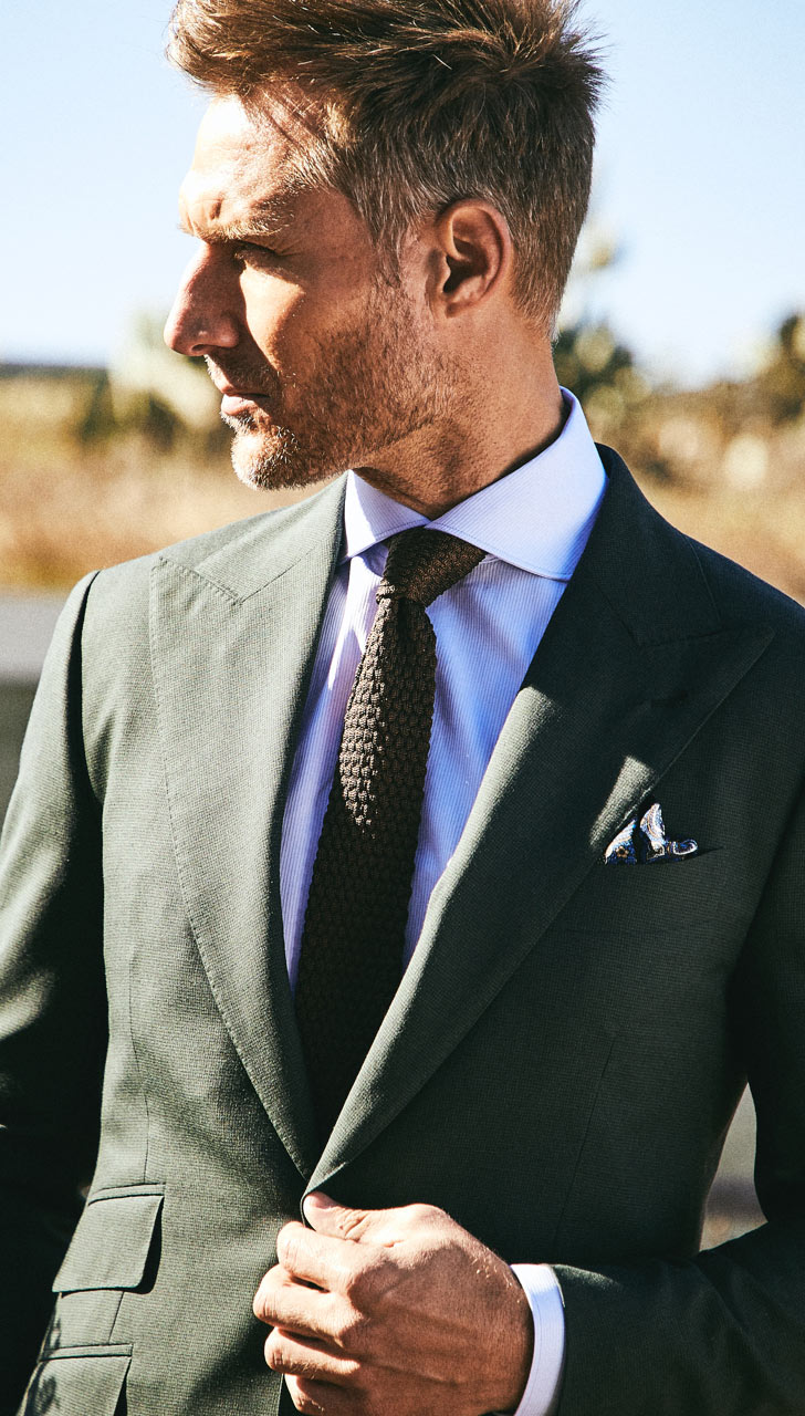 Detailed view of double-pocket suit with hand-folded lapel